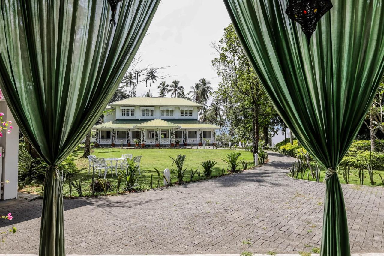 The Flame Tree Estate & Hotel Kandy Buitenkant foto