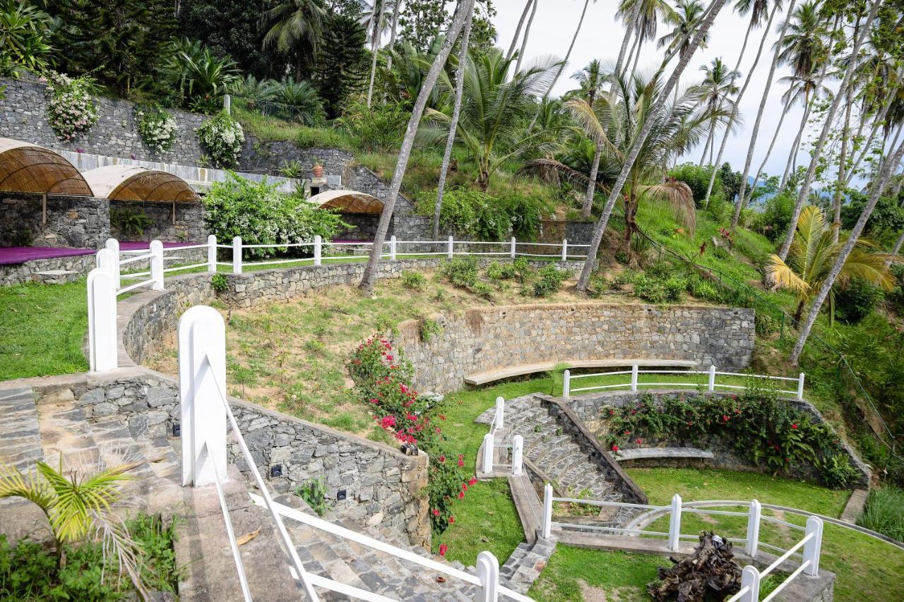 The Flame Tree Estate & Hotel Kandy Buitenkant foto