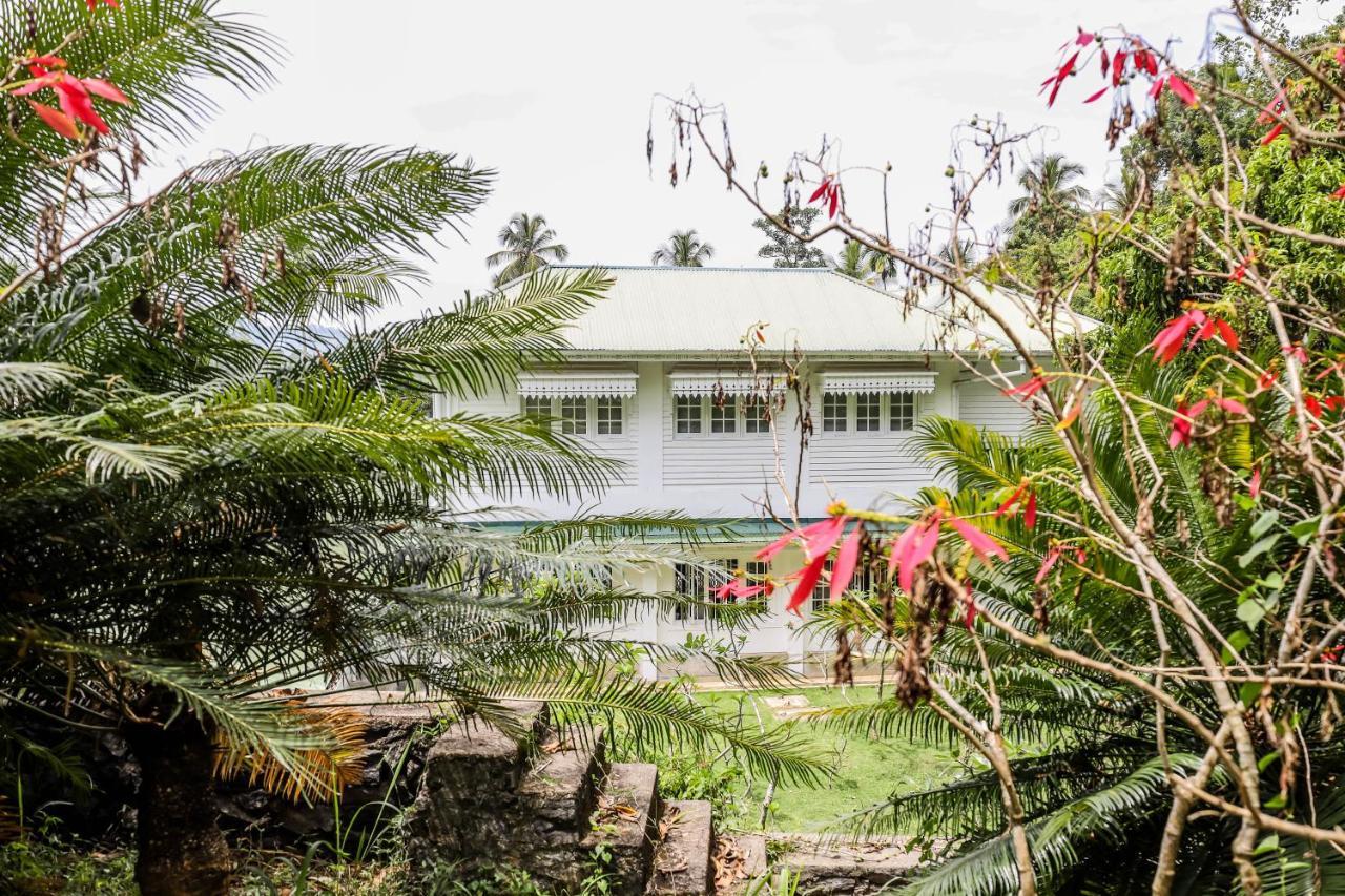 The Flame Tree Estate & Hotel Kandy Buitenkant foto